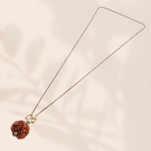 Rudraksha Panchamukhi  (five faced) z miedzianym łańcuszkiem