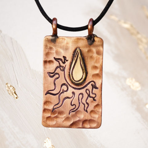 Surya Hammered Miedziany Wisiorek 