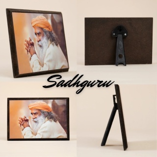 Foto de Sadhguru con soporte de 💗