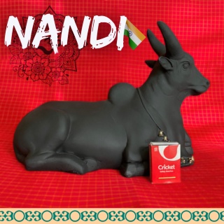 NANDI ( ’s Nandi Statue) DUŻA