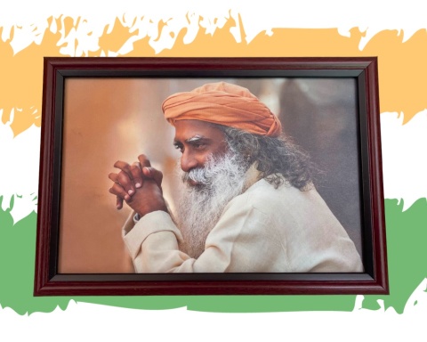 DUŻE Zdjęcie w ozdobej ramce Sadhguru  - 25x17,5